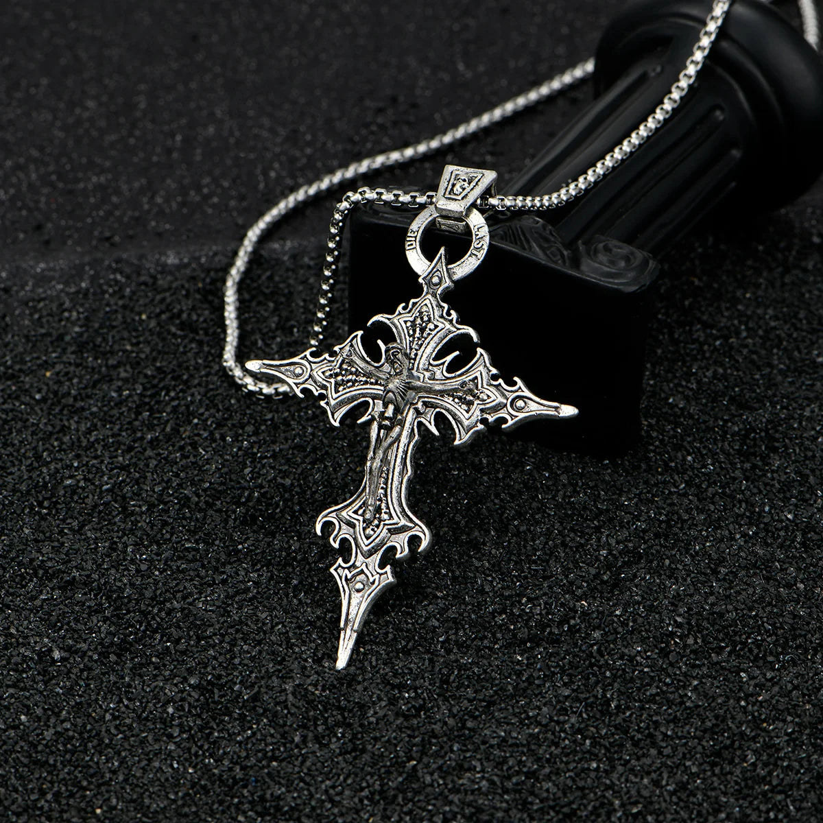 A Fashionable and Personalized Retro Gothic Nail Cross Skull Cross
