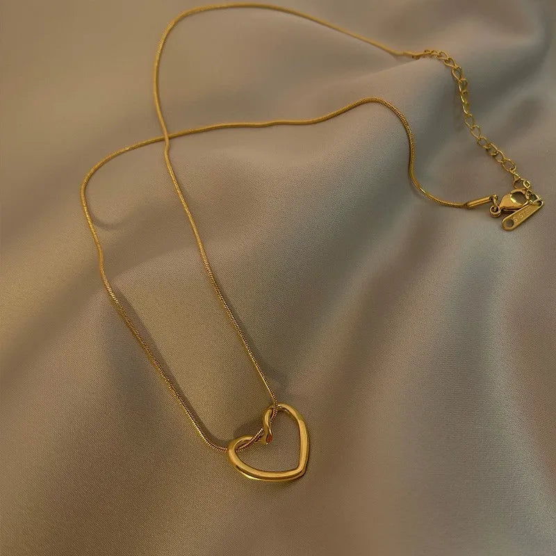 Simple Trendy Heart Pendent Necklace for Women Creative Design Gold