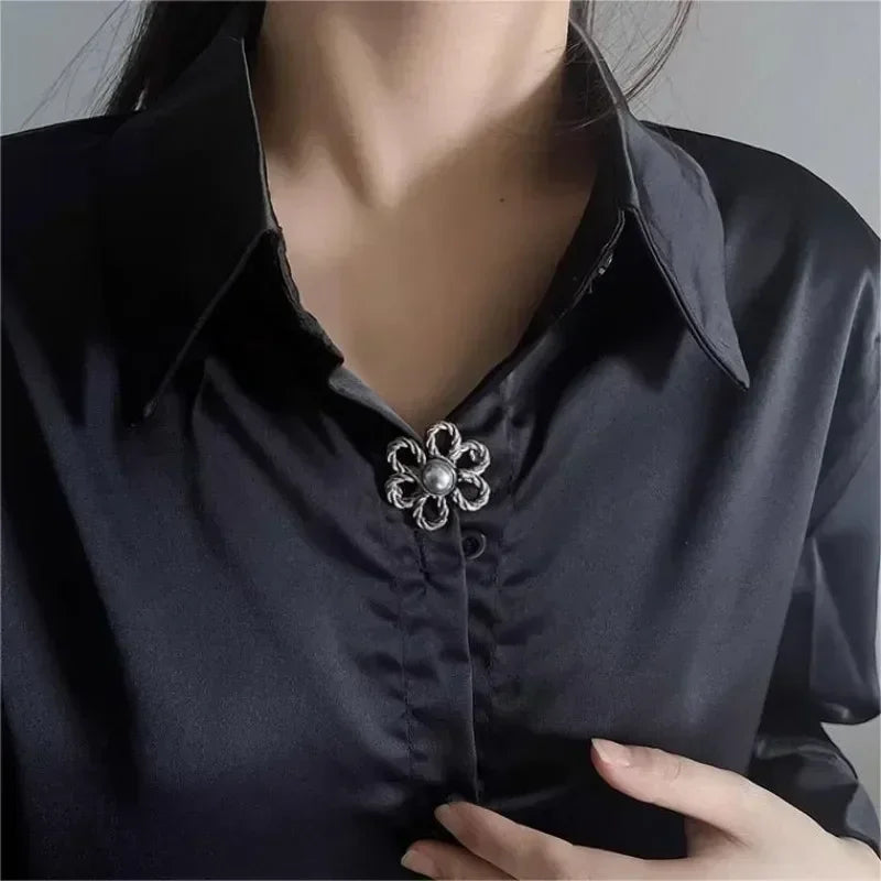 2pairs Waist Metal Flower Adjustable Tighten Invisibility Decoration