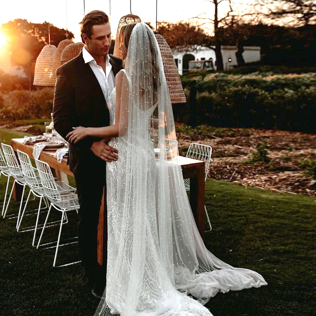 Short Wedding Veil for Bride Pearls Beaded Bridal Veils with Comb Soft